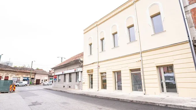 Clădirea clinicii, văzută din Piața Petru Rareș